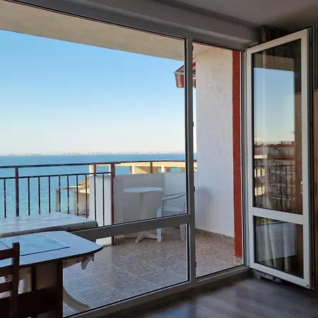 Апартамент Robinson Sea Nessebar View